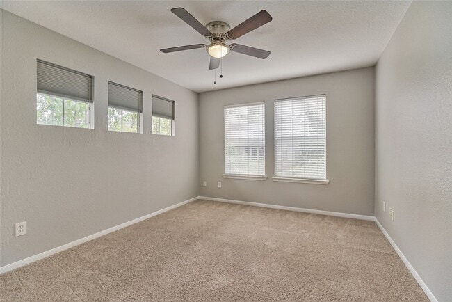 Building Photo - 25 Scarlet Woods Ct