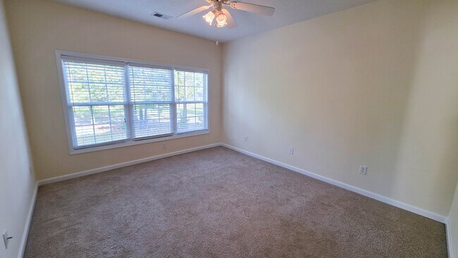 Building Photo - 5810 Longwood Dr