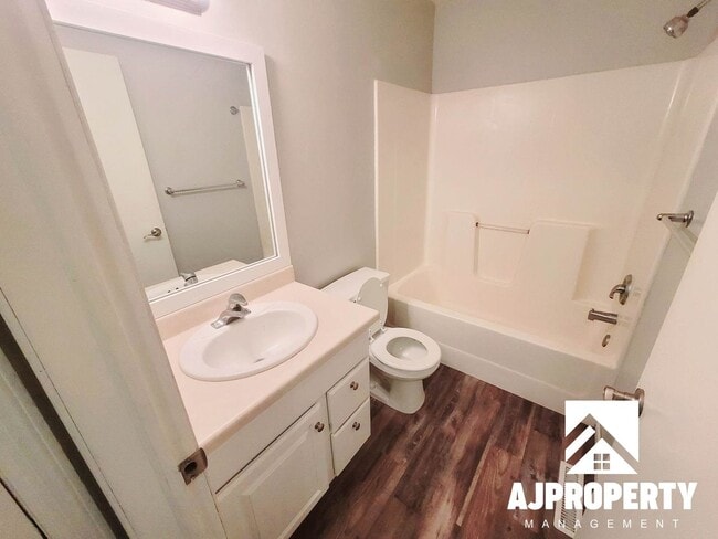 Building Photo - 4907 S Tennis Ln
