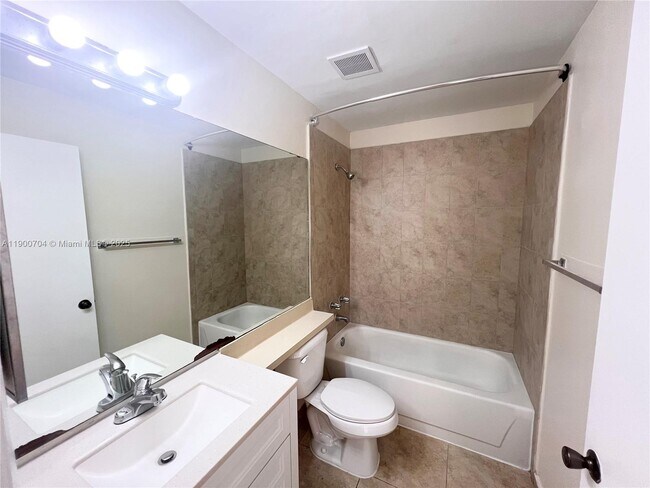 Building Photo - 731 Cypress Ln