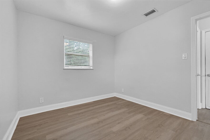 Building Photo - 746 SW 4th St