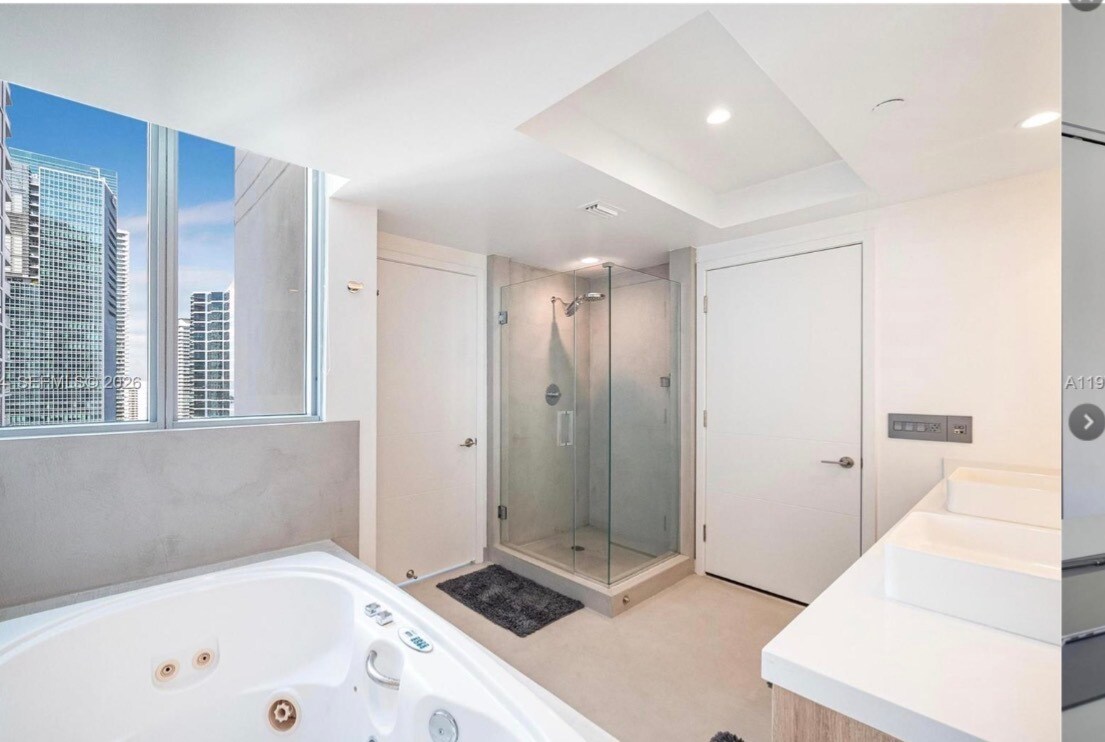 Building Photo - 1300 Brickell Bay Dr