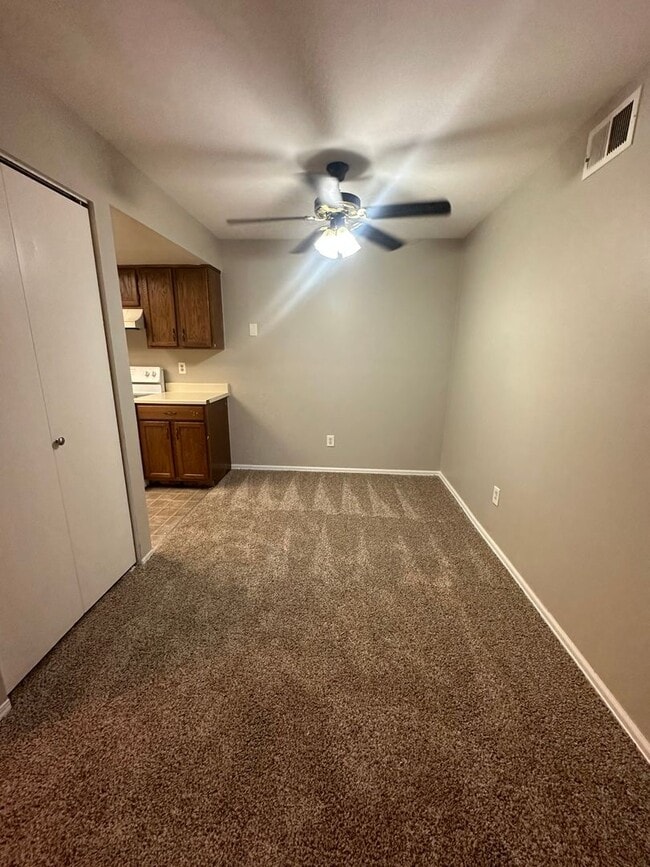 Building Photo - Spacious 2bed/2bath Apartment in unit W/D!