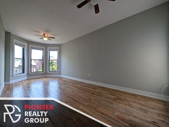 Building Photo - 629 W Oakdale Ave