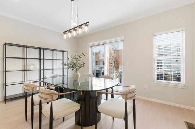 Building Photo - 531 Graten St