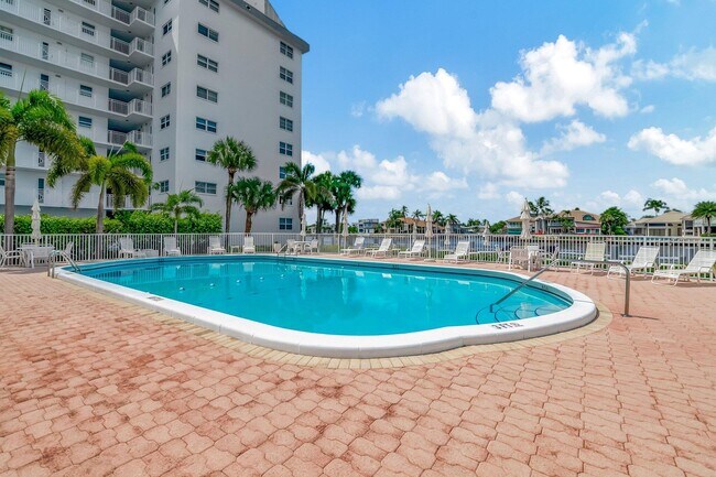 Building Photo - 3100 S Ocean Blvd