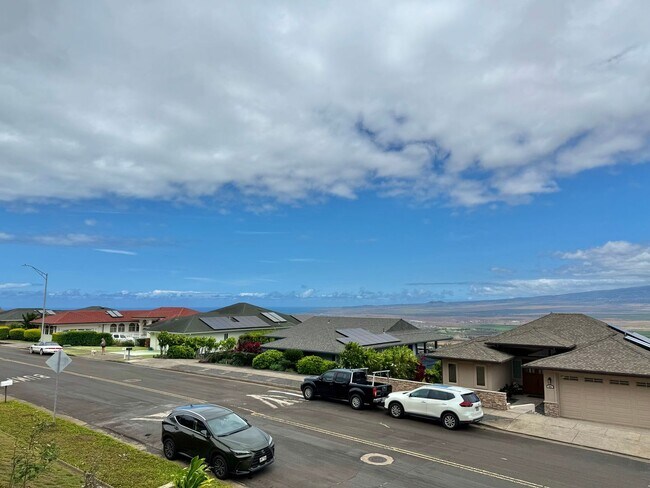 Building Photo - Pet friendly & Spacious - 3 Bedroom / 2 Ba...