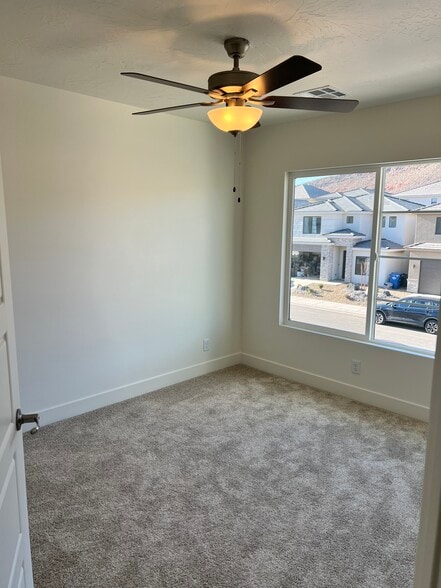 Building Photo - 499 S Stewart Creek Cv