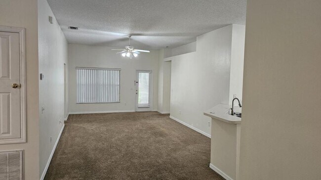 Building Photo - 2410 Stratford Pointe Dr