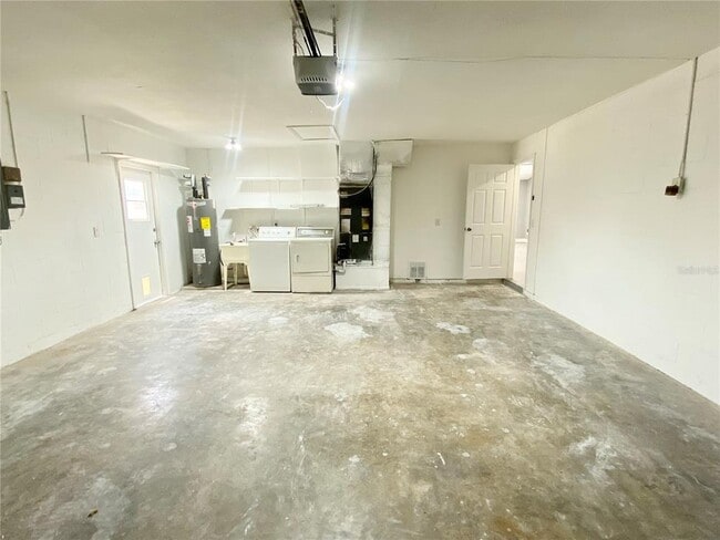 Building Photo - 8433 Somerset Dr