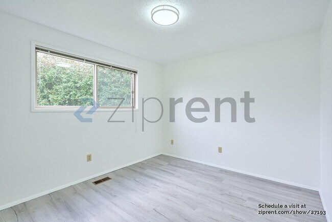 Building Photo - Unit