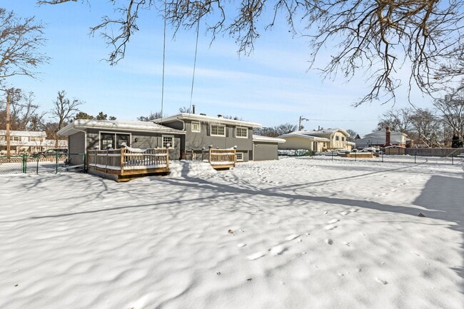 Building Photo - 28 E 55th St