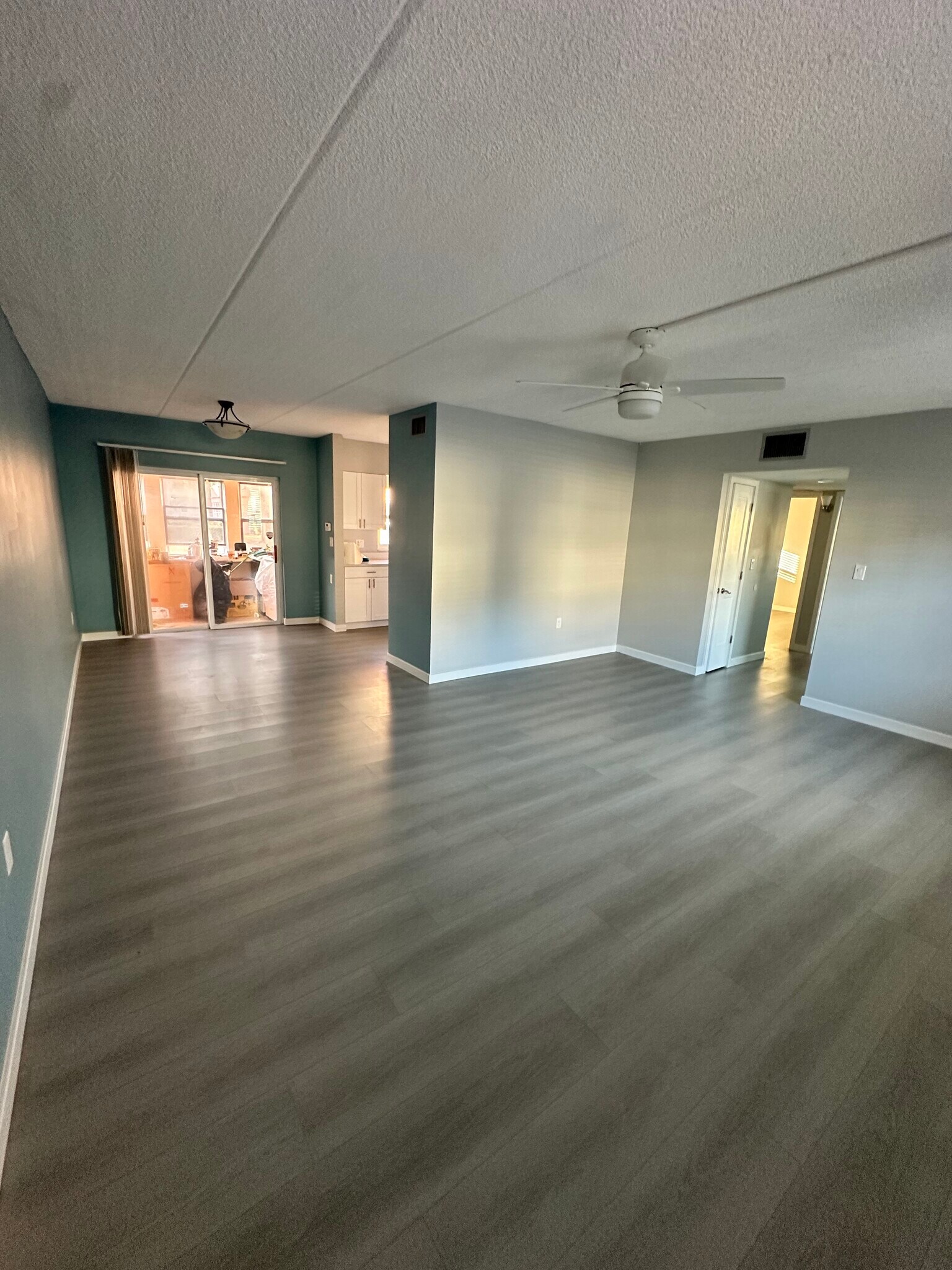 Building Photo - 1153 Rue des Rois