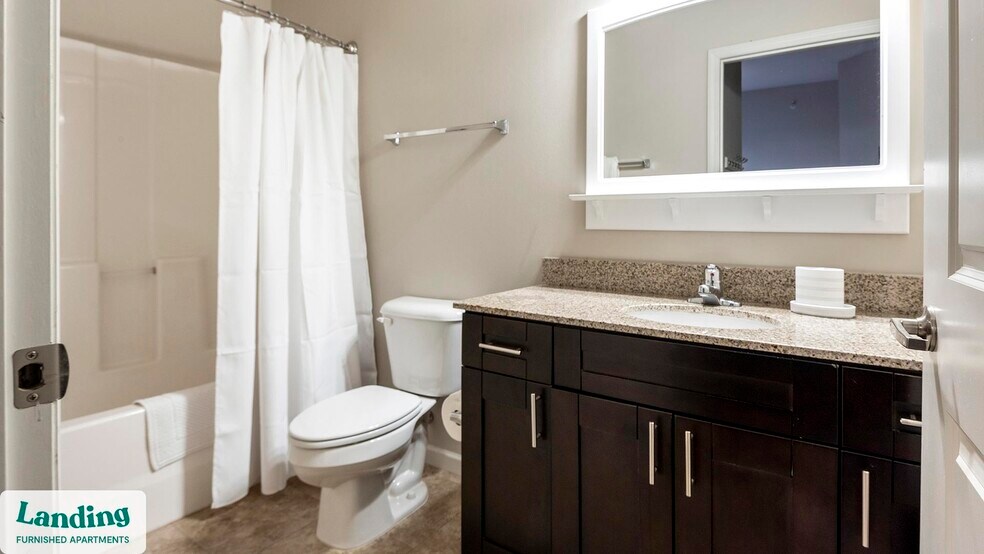 Building Photo - 4050 W Pine Blvd