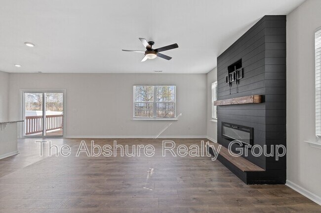 Building Photo - 49 River Bank Rd