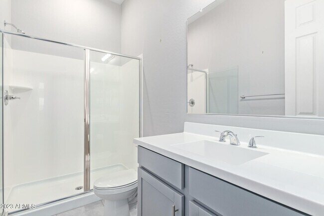 Building Photo - 18335 W Summerhaven Dr