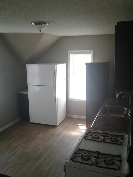 Building Photo - 673 Dale Street North