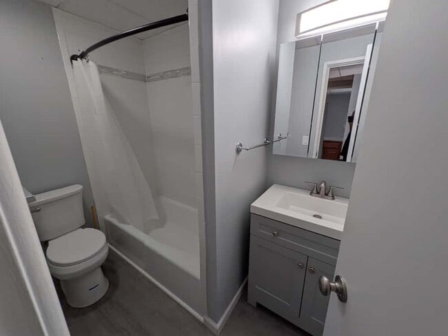 Building Photo - Experience Modern Living in the Heart of T...