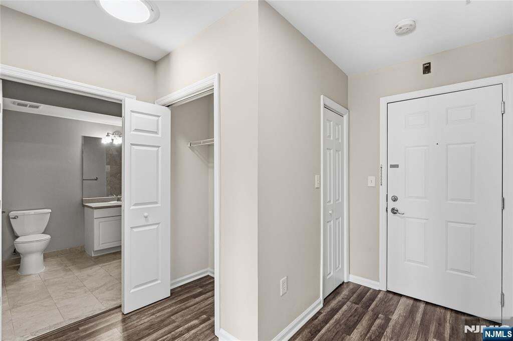 Building Photo - 905 River Rd