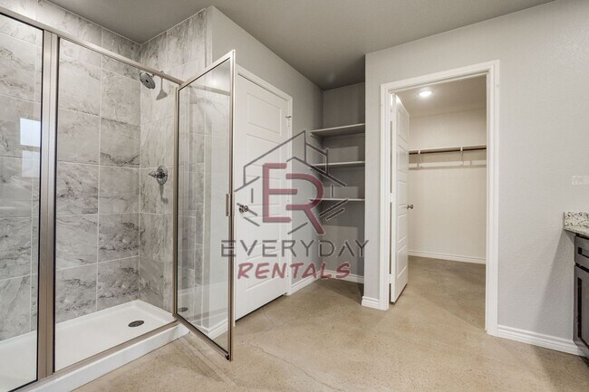 Building Photo - 3 bedroom 2 bath Smart Home