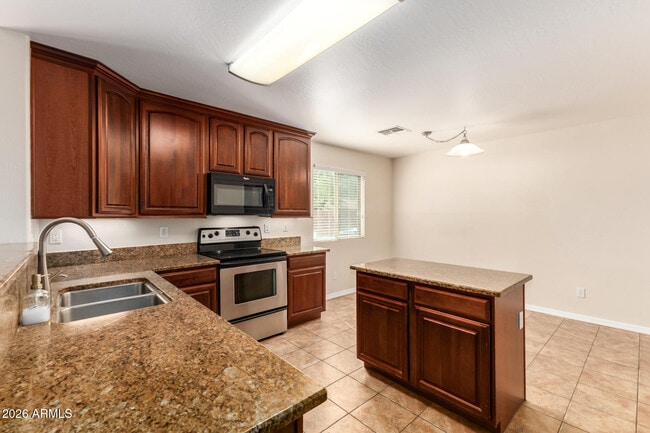 Building Photo - 3335 W La Salle St