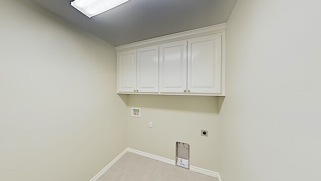 Building Photo - 4 Bedroom, 3 Bathroom Single Story in East Edmond With Storm Shelter