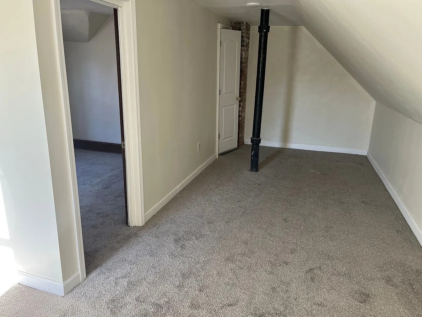 Building Photo - 1025 E Land Pl
