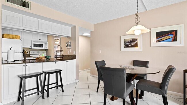 Building Photo - 1700 Cove II Pl
