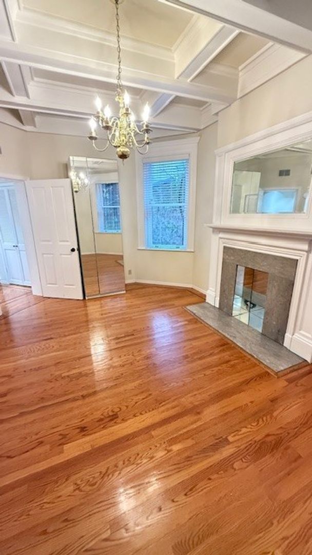 Building Photo - 635 Mason St