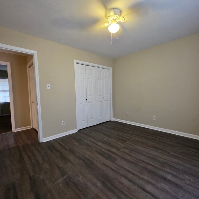 Building Photo - 2802 Reeves Ln