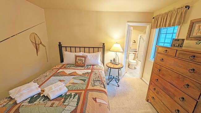 Building Photo - Furnished Sunriver 3 Bedroom Home Availabl...