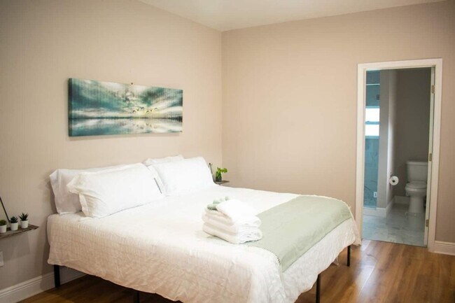 Building Photo - Glamorous Ybor Home • near Downtown
