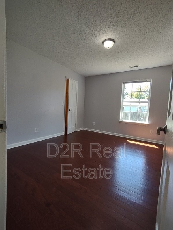 Building Photo - 1121 Branigin Creek Ct