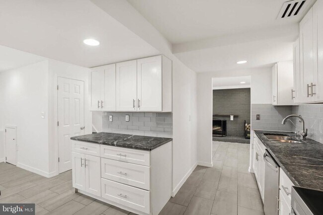 Building Photo - 9518 Blanchard Dr