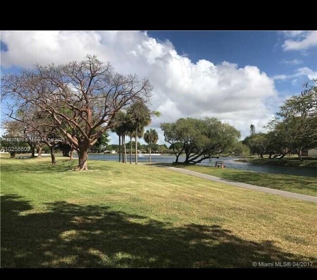 Building Photo - 15570 SW 105th Ln
