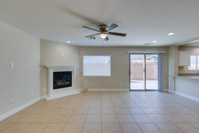 Building Photo - Upgraded spacious 4bedroom home near Mountains Edge!