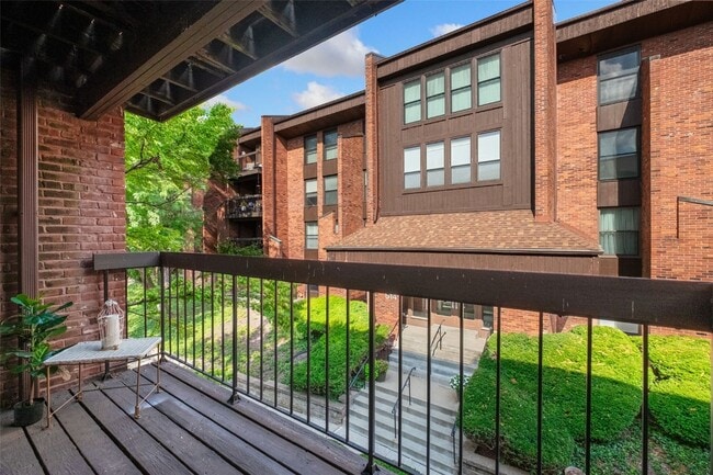 Building Photo - 508 Coeur de Royale Dr