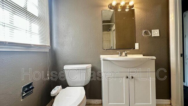 Building Photo - 3414 27th St