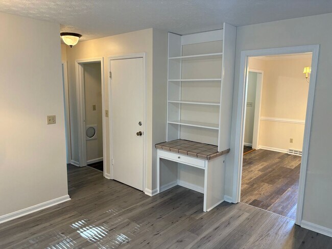 Building Photo - Beautiful 4 Bedroom 2 1/2 Bathroom Home