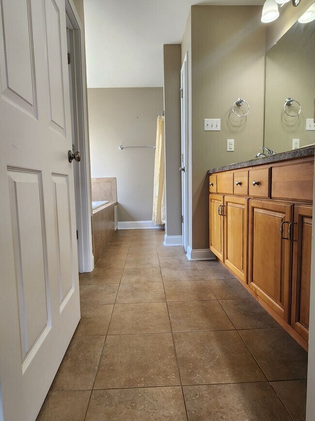 Building Photo - Maryville 37801 - 3 bed 2 bath home with a...