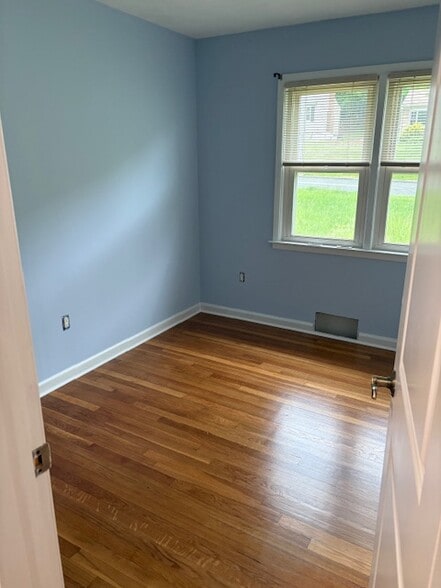 Bedroom 3 - 1325 Avon Blvd