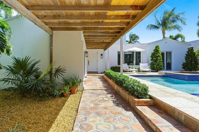 Building Photo - 3208 N Flagler Dr