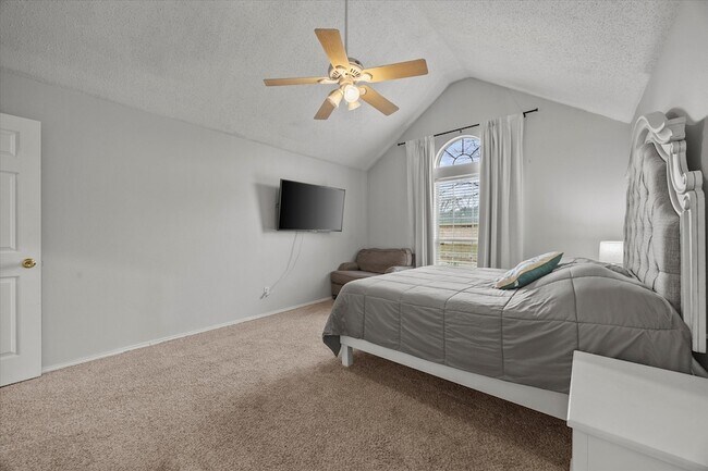 Building Photo - 703 Primrose Ln