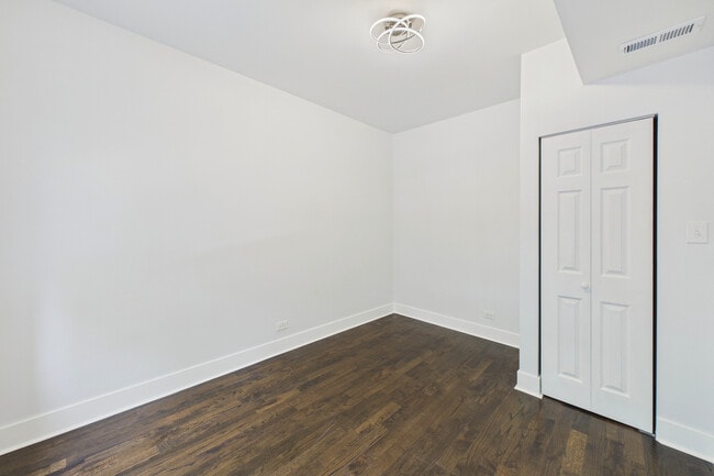 Building Photo - 7919 S Ellis Ave