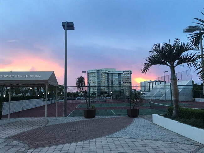 Building Photo - 1865 S Ocean Dr