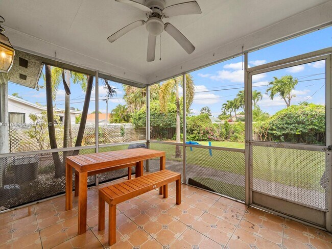 Building Photo - 1761 NE 52nd St