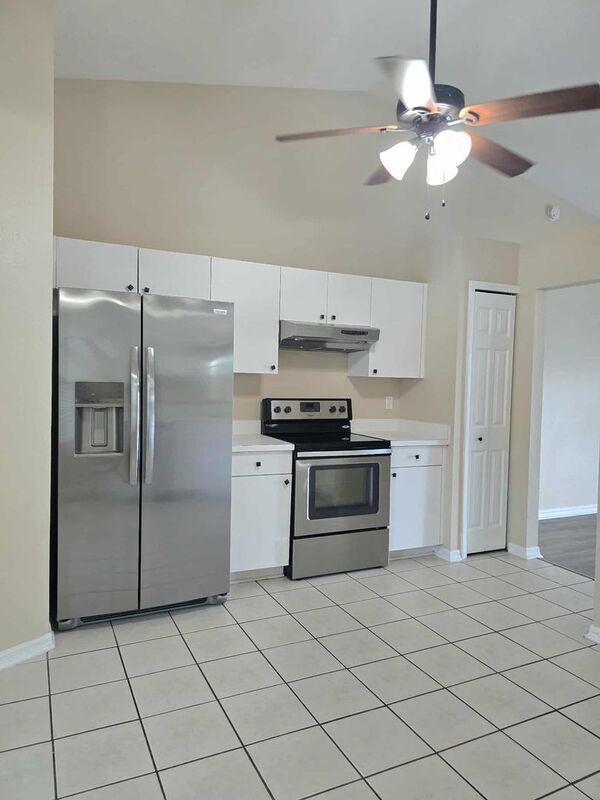 Building Photo - 696 Jessanda Cir