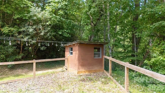 Building Photo - 2038 Toms Creek Rd