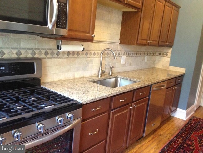 Building Photo - 214 E University Pkwy