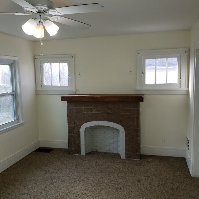 Building Photo - 173 N End Ave